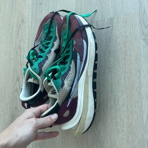 Nike Vaporwaffle sacai Villain Red Neptune Green